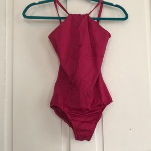 Motionwear Fuchsia hi necked camisole Leo. Size S